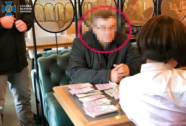 Главу общественной организации из Черниговской области задержали за вымогательство денег с коммерсантов