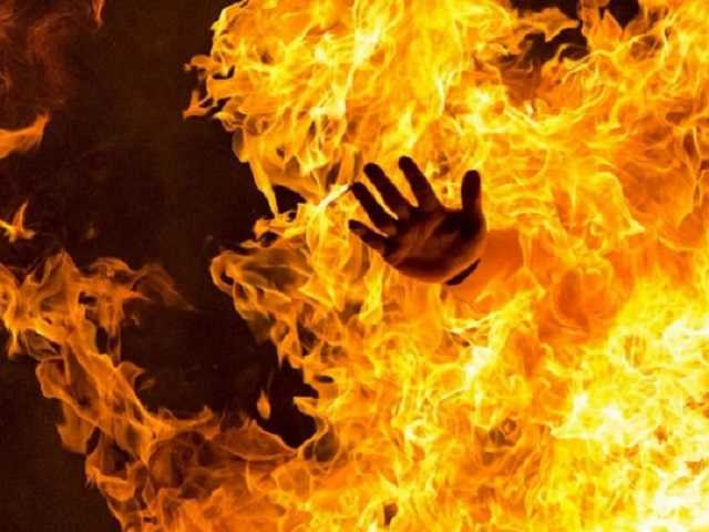 В центре Одессы женщина пыталась покончить с собой: момент попал на видео