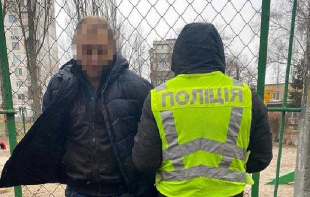Сбежать не удалось: в Киеве на горячем поймали банду домушников