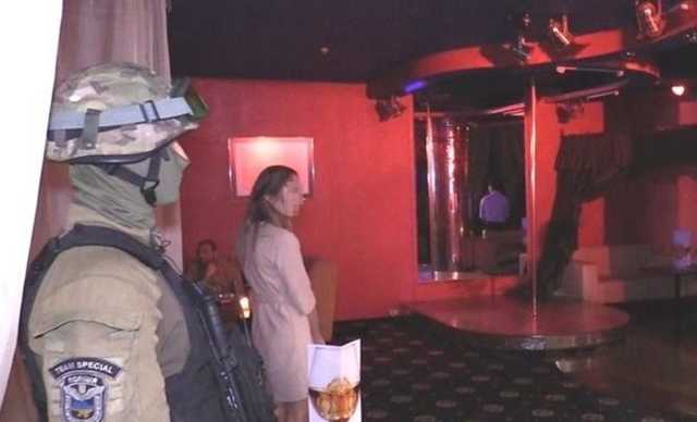 В Киеве полицейский занимался сексом с проститутками, чтобы раскрыть дело