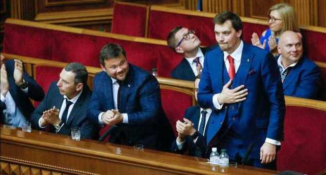 У Зеленского дилемма, кому казать «на выход»: Гончаруку или Богдану, – аналитик