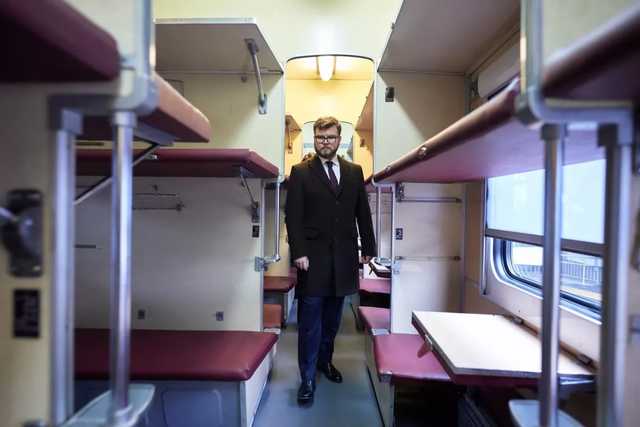 "Укрзализныця" засекретила космическую зарплату своего начальника