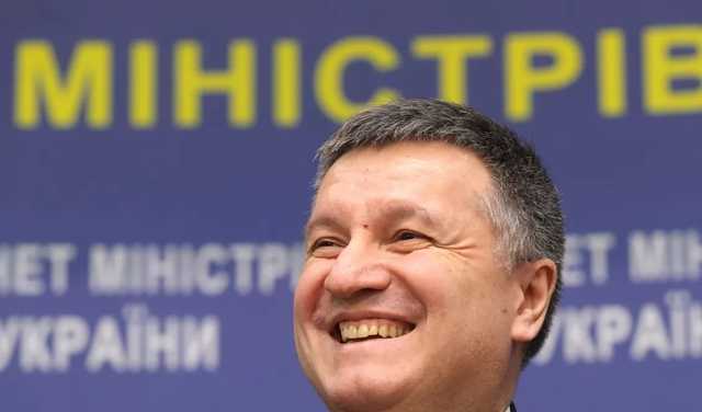 Аваков за декабрь получил надбавок и премий в шесть раз больше оклада