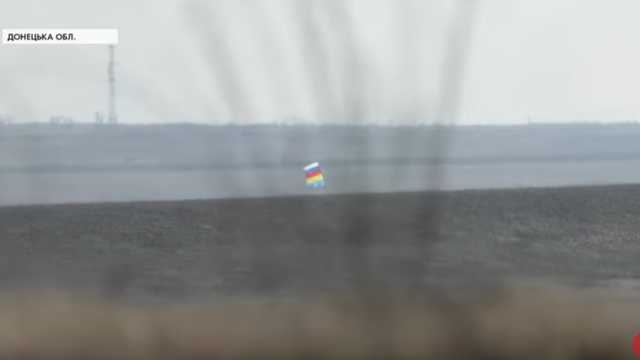 «Повесили под российским»: боевики устроили провокацию с флагом Украины