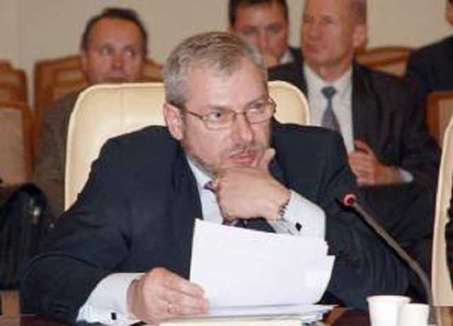 Людина Азарова і далі «тримає» ринок експертних висновків у будівництві