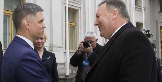 Пристайко и Помпео в Киеве почтили память погибших на Донбассе