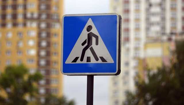 В Киеве грузовик сбил женщину: прямо на пешеходном переходе