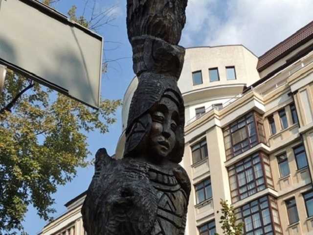 В центре Киева уничтожили знаменитую скульптуру