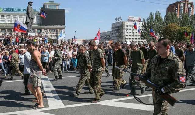 Четырем боевикам сообщили о подозрении за «парад пленных» в Донецке