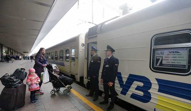 Элитные заробитчане: за что и кому "Укрзалізниця" платит миллионы