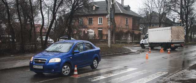 В Днепре Chevrolet сбил ребенка, который шел в школу