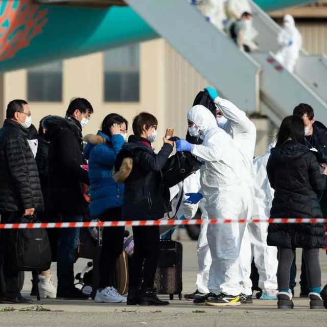 Последствия коронавируса: в сети показали фото гигантской очереди за едой в Ухане