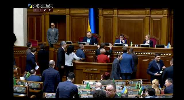 Нардепы сорвали выступление Гончарука в Раде