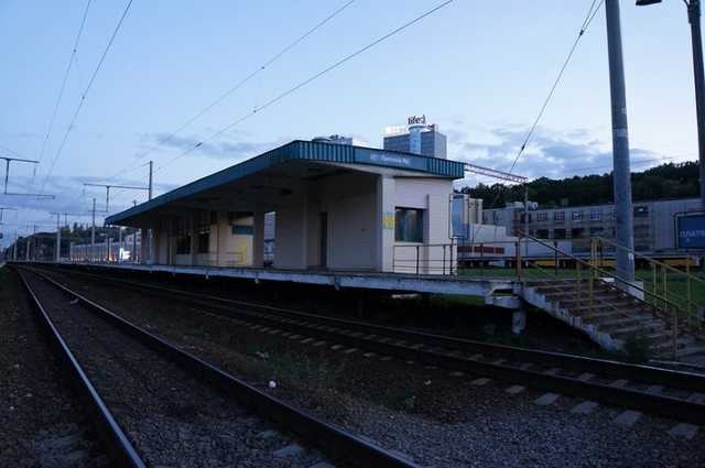 У Києві під колесами електрички загинула 17-річна дівчина