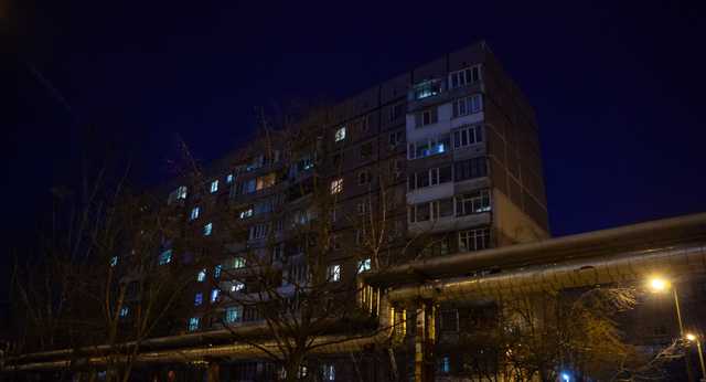 В Днепре парень выпал из окна на седьмом этаже и остался жив