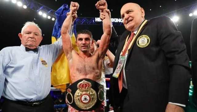Украинский боксер Артем Далакян защитил титул чемпиона мира, победив венесуэльца Хосбера Переса