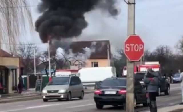 Под Киевом вспыхнул мощный пожар