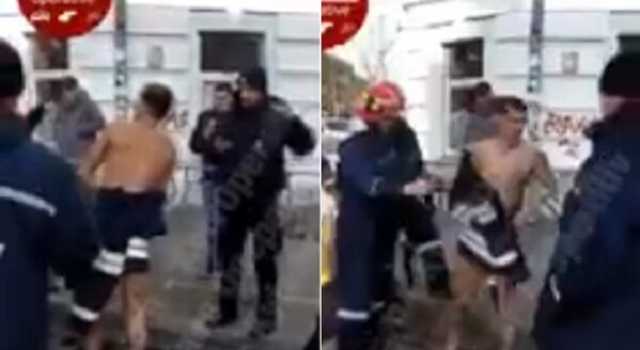 Виднелись одни пальцы: в Киеве из канализации достали голого мужчину