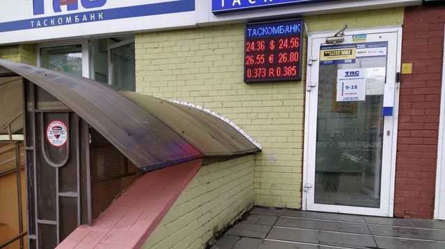 Иностранцы перестали заваливать Украину валютой. Доллар будет дорожать