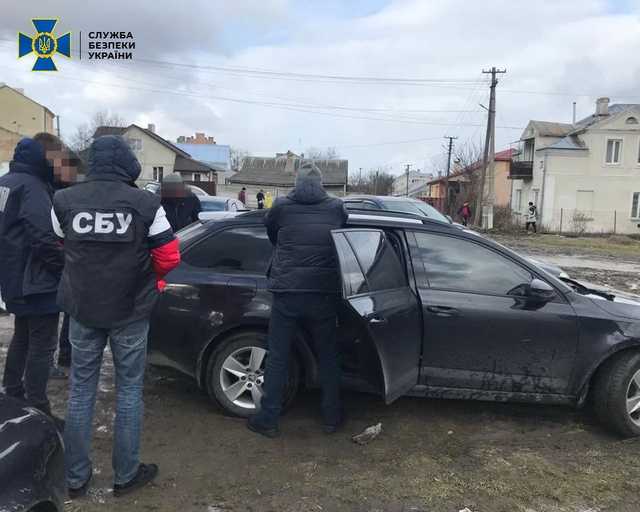 Во Львовской области СБУ задержала полицейских по подозрению в торговле наркотиками