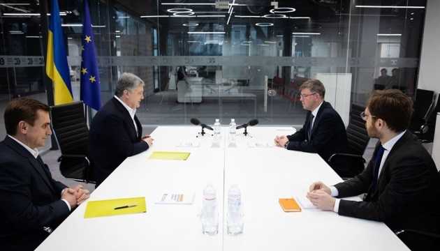 Порошенко обговорив з послом Литви політичні переслідування в Україні