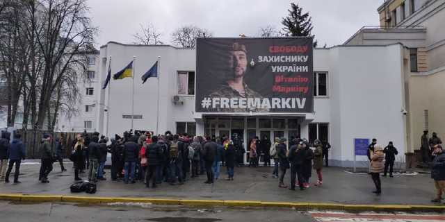 Під будівлею МВС захисники Дугарь проводять прес-конференцію