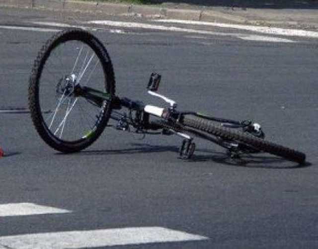 На Черниговщине пьяный велосипедист врезался в автомобиль