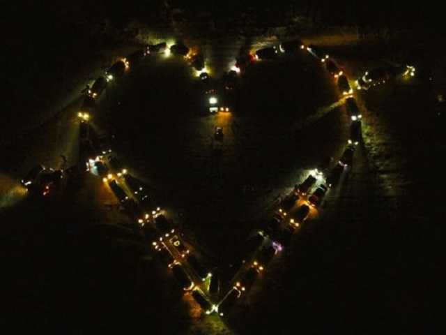 В Кропивницком в честь Дня влюбленных создали "сердце" из автомобилей
