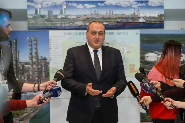 Директору ОПЗ разрешили снизить зарплату в 10 раз и пообещали надбавку