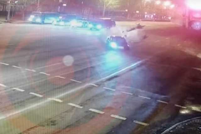 В Днепре водитель, убегая от полиции, снес трех пешеходов: жесткое видео