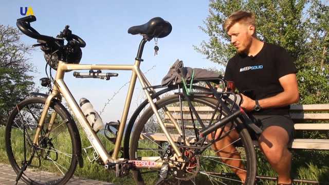 6000 метров над уровнем моря: одесский велосипедист поднялся на вулкан в Боливии