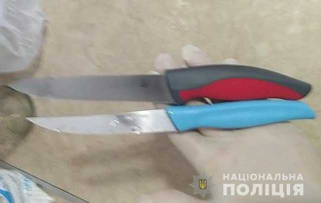 В Запорожье парень с кухонным ножом ограбил кредитный киоск