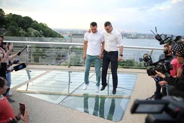 "Стеклянный мост" в Киеве: стала известна окончательная цена строительства