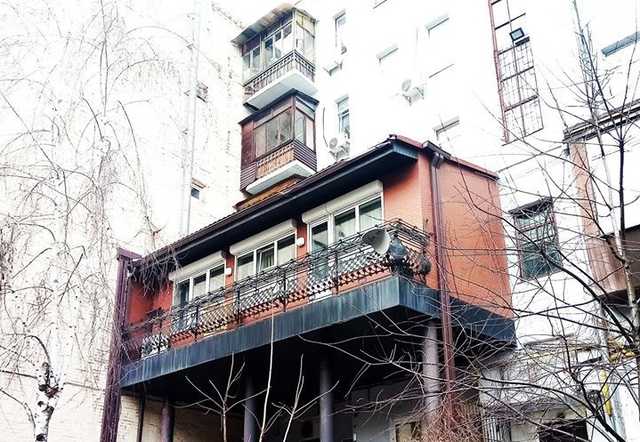 Фото огромного "царя-балкона" в Киеве вызвало ажиотаж в сети