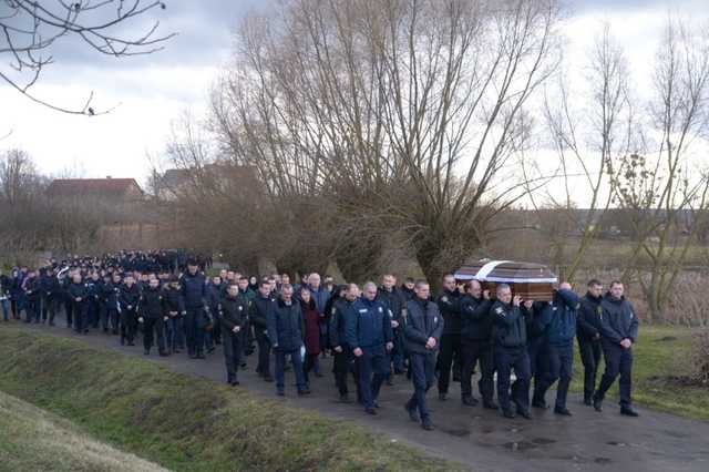 На Львівщині в останню путь провели поліцейського Ігоря Касараба