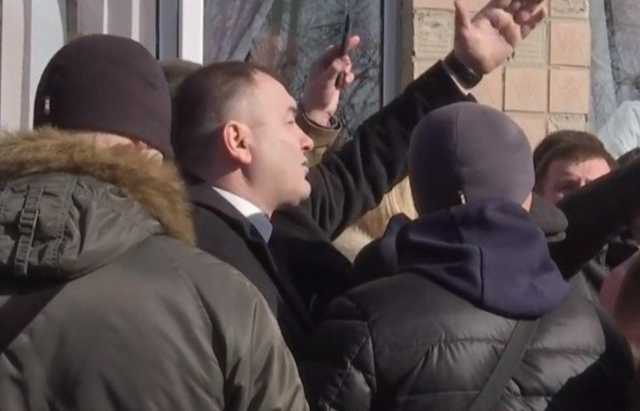 Зеленский в Борисполе снова нарвался на ”розбійника”