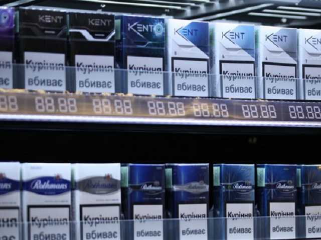 Дышите глубже: Зеленский заблокировал повышение цен на сигареты