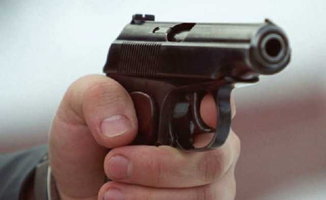В Черновцах задержали хулигана, который из пистолета ранил мужчину