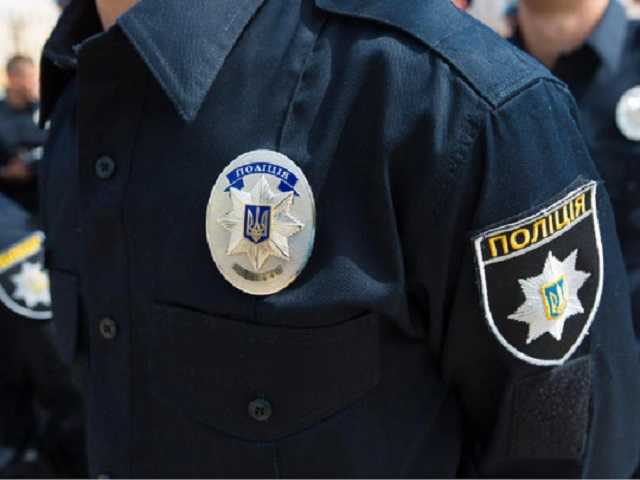 В Киеве разыскивают мужчину, жестоко избившего прохожих на улице