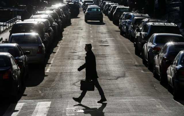 Каждый 5-й украинец работает неофициально: уровень теневой занятости упал до минимума десятилетия