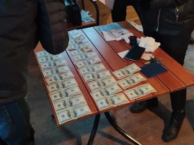 На хабарі «погорів» посадовець, який мав очолити Держгеокадастр Волині