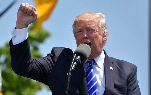 Трамп обурився через повернення в США хворих на коронавірус