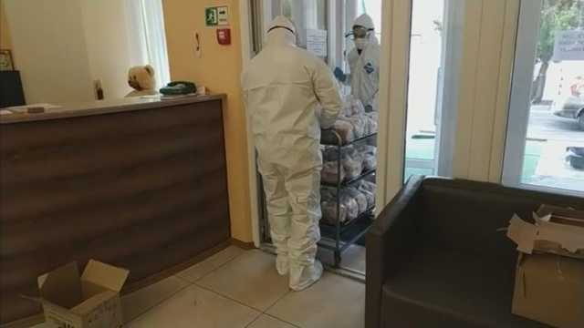 Появилось видео, как в «Новые Санжары» доставляют еду для эвакуированных