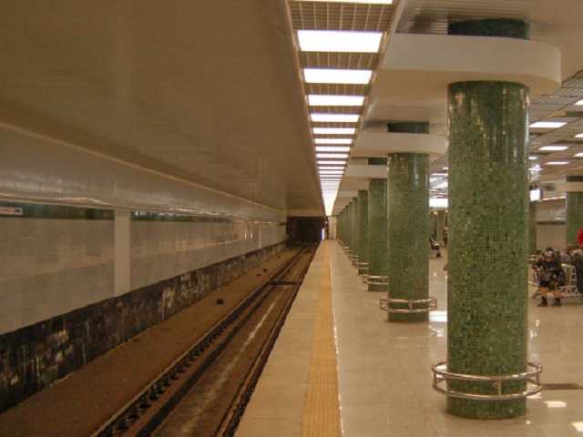 Мужчина упал на рельсы на станции киевского метро: первые подробности