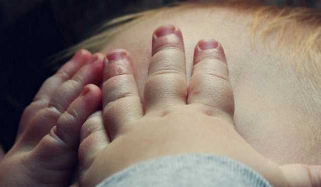 На Киевщине пьяный отец избил 7-месячную дочь: у ребенка сотрясение мозга