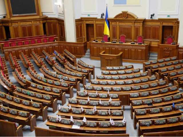 В феврале заседания Рады прогуляли больше половины нардепов, — КИУ