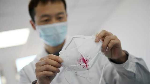 Китайский ученый первым принял вакцину против коронавируса, которую сам и разработал