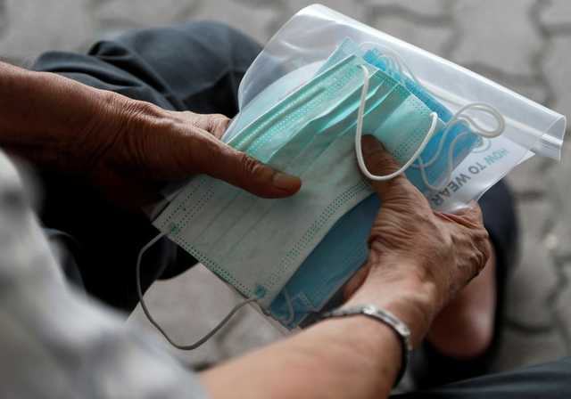 Коронавирус наступает: в Украине взлетели цены на медицинские маски