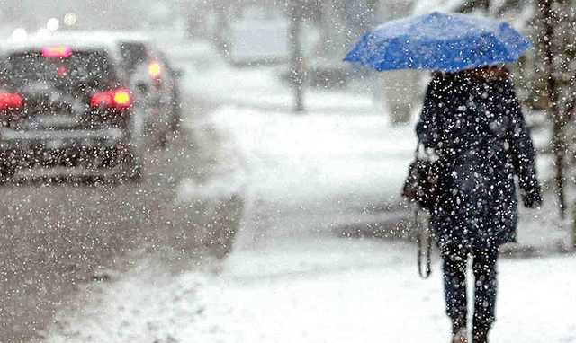 В Україні прогнозують мокрий сніг, дощі та нічні морози
