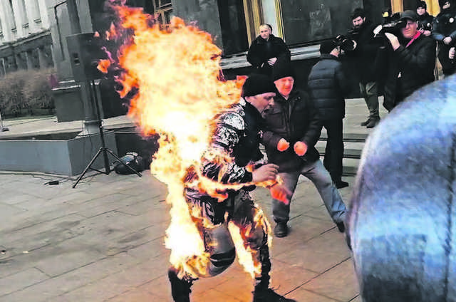 Угрожал и не платил алименты: всплыли подробности о "живом факеле" под ОП